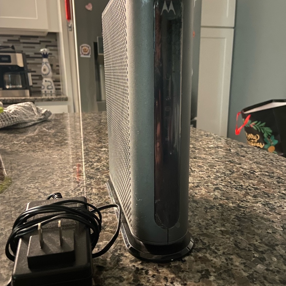 Like New Motorola AC1900 Router Model MG7700 - Picture 7 of 7